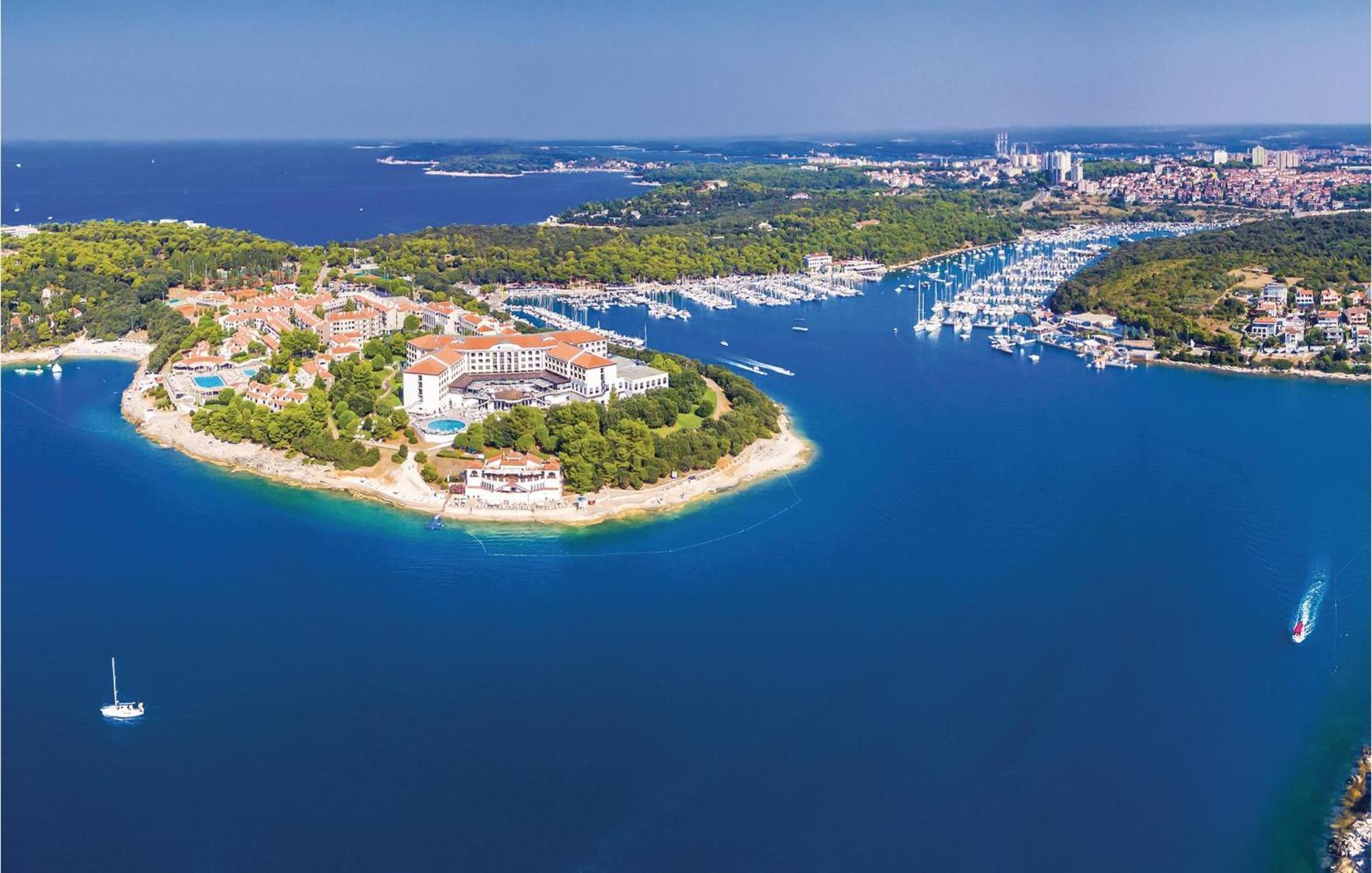 Gorgeous Apartment In Pula With House Sea View Eksteriør billede